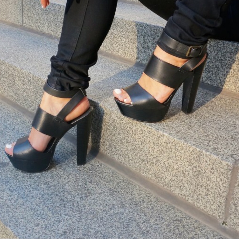 Steve Madden Dezzy black leather platform sandal
